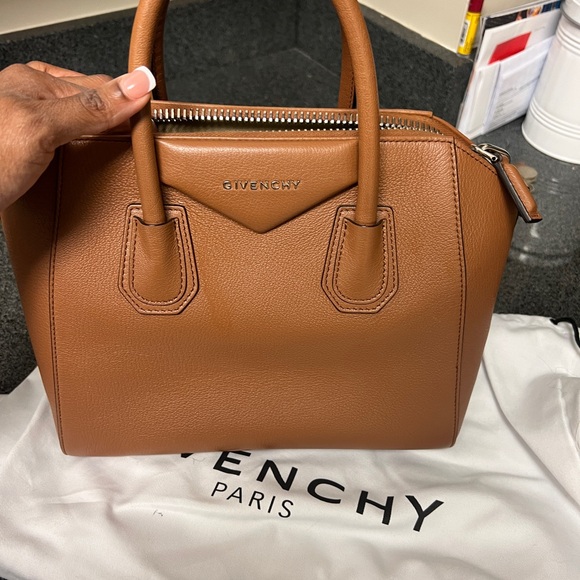 Givenchy Medium Antigona Bag in Brown Grained Leather - Picture 2 of 10